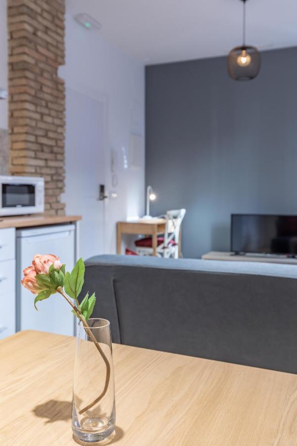 Apt With Antique Floor & Lots Of Sun Light Valencia Luaran gambar
