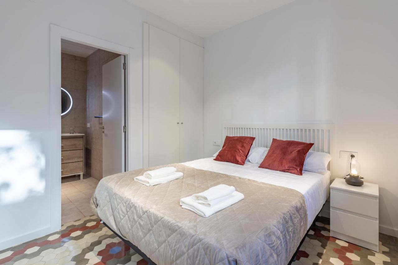 Apt With Antique Floor & Lots Of Sun Light Valencia Luaran gambar