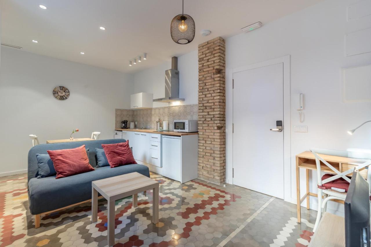 Apt With Antique Floor & Lots Of Sun Light Valencia Luaran gambar